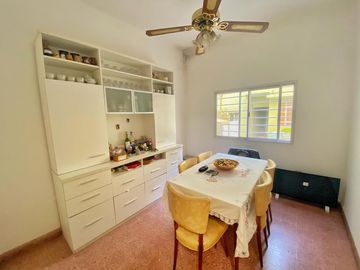 VENTA CASA 5 AMB 230 M2 PATIO TERRAZA GERLI