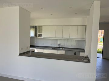 Casa en el Barrio Araucarias - Puertos - Escobar