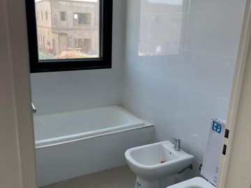 Casa en el Barrio Araucarias - Puertos - Escobar