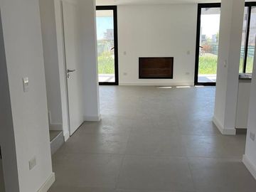 Casa en el Barrio Araucarias - Puertos - Escobar