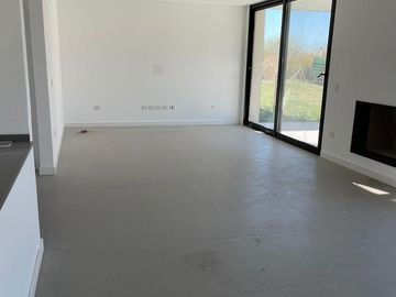 Casa en el Barrio Araucarias - Puertos - Escobar