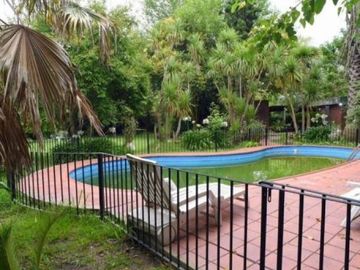 Casa en venta - 4 Dormitorios 2 Baños - 2.370Mts2 - El Trébol, Echeverría