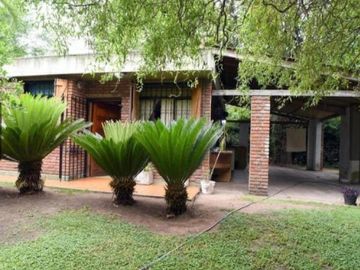 Casa en venta - 4 Dormitorios 2 Baños - 2.370Mts2 - El Trébol, Echeverría