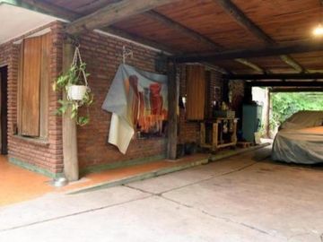 Casa en venta - 4 Dormitorios 2 Baños - 2.370Mts2 - El Trébol, Echeverría