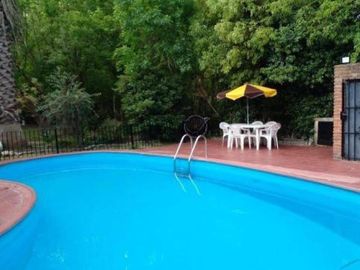 Casa en venta - 4 Dormitorios 2 Baños - 2.370Mts2 - El Trébol, Echeverría