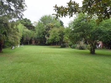 Casa en venta - 4 Dormitorios 2 Baños - 2.370Mts2 - El Trébol, Echeverría