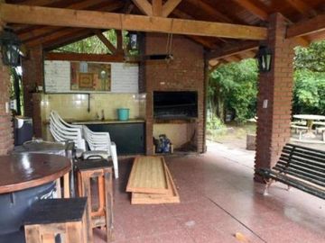 Casa en venta - 4 Dormitorios 2 Baños - 2.370Mts2 - El Trébol, Echeverría