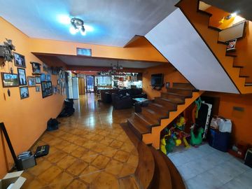Casa en  venta sobre lote propio 7 amb garage patio terraza y playroom