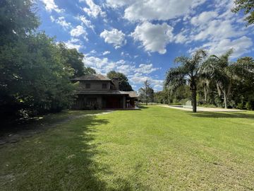 Casa en Venta con pileta en Funes