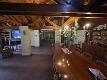 Casa en Venta con pileta en Funes