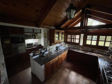 Casa en Venta con pileta en Funes