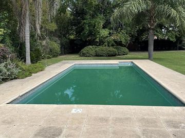 Casa en Venta con pileta en Funes