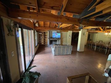 Casa en Venta con pileta en Funes