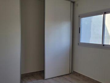 Duplex a estrenar 5,60 de ancho, 3 dormitorios + play. Cochera x 2.
