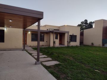 Casa a estrenar en venta -  San Eduardo - Fisherton
