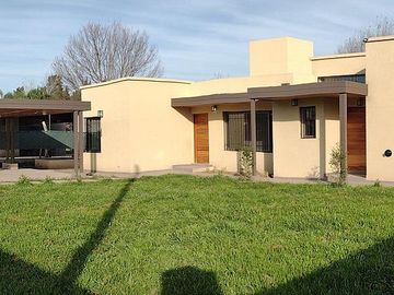 Casa a estrenar en venta -  San Eduardo - Fisherton