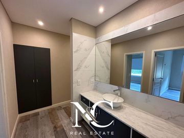 Casa en venta en Costa Esmeralda 5 ambientes Cochera