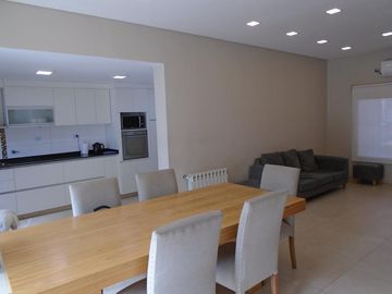 VENTA CASA 6 AMBIENTES EN OLIVOS