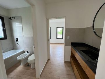 Casa en San Ramiro, Pilar del este.