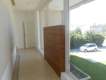 CASA EN VENTA CON RENTA EN HARAS SANTA MARIA – MAROTO PROPIEDADES