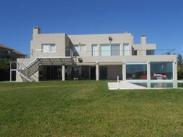 CASA EN VENTA CON RENTA EN HARAS SANTA MARIA – MAROTO PROPIEDADES
