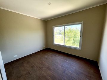 VENTA CASA EN SAN SEBASTIAN AREA 1 - 5 AMBIENTES