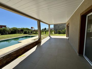 VENTA CASA EN SAN SEBASTIAN AREA 1 - 5 AMBIENTES