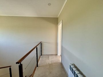 VENTA CASA EN SAN SEBASTIAN AREA 1 - 5 AMBIENTES