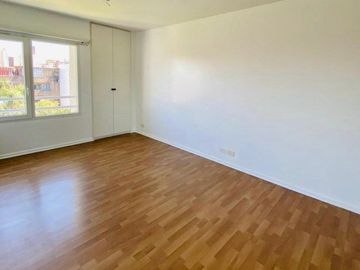 Departamento en venta en San Isidro - Vias/Rolon