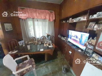 A 3/c de Av. Maipú y Cerca de CABA, Chalet en 2 Plantas Ideal 2 Familias, 270m2