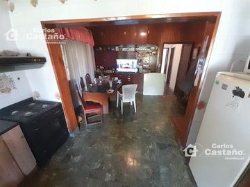 A 3/c de Av. Maipú y Cerca de CABA, Chalet en 2 Plantas Ideal 2 Familias, 270m2