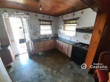 A 3/c de Av. Maipú y Cerca de CABA, Chalet en 2 Plantas Ideal 2 Familias, 270m2