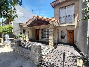 A 3/c de Av. Maipú y Cerca de CABA, Chalet en 2 Plantas Ideal 2 Familias, 270m2