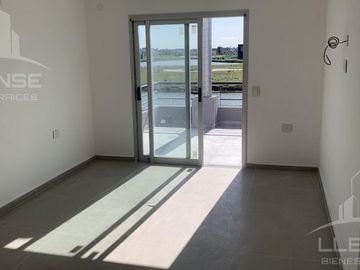 Casa 4 ambientes en 2 plantas vista Laguna en venta - Barrio Sebastian Gaboto - Pueblos del Plata