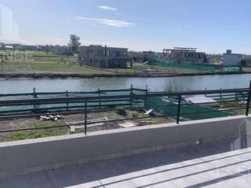 Casa 4 ambientes en 2 plantas vista Laguna en venta - Barrio Sebastian Gaboto - Pueblos del Plata