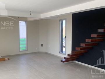 Casa 4 ambientes en 2 plantas vista Laguna en venta - Barrio Sebastian Gaboto - Pueblos del Plata