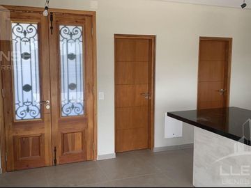 Casa 4 ambientes en 2 plantas vista Laguna en venta - Barrio Sebastian Gaboto - Pueblos del Plata
