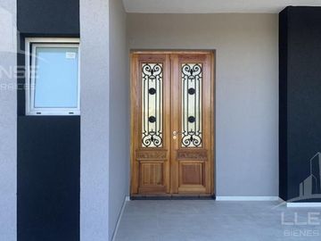 Casa 4 ambientes en 2 plantas vista Laguna en venta - Barrio Sebastian Gaboto - Pueblos del Plata