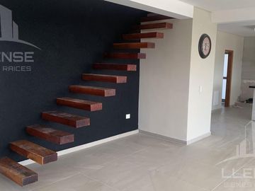 Casa 4 ambientes en 2 plantas vista Laguna en venta - Barrio Sebastian Gaboto - Pueblos del Plata