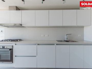 Departamento en venta de 4 ambientes en Caballito con balcón y patio. Excelente construcción.