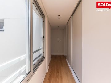 Departamento en venta de 4 ambientes en Caballito con balcón y patio. Excelente construcción.