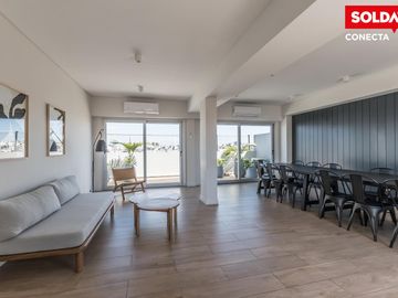 Departamento en venta de 4 ambientes en Caballito con balcón y patio. Excelente construcción.