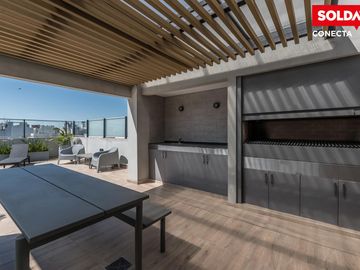 Departamento en venta de 4 ambientes en Caballito con balcón y patio. Excelente construcción.