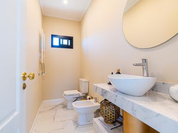 Casa de Lujo en Venta de 4 Dormitorios, en Barrio Cerrado Puerto Roldan, Roldan