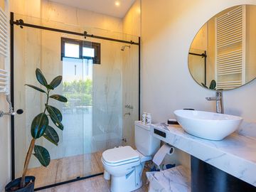 Casa de Lujo en Venta de 4 Dormitorios, en Barrio Cerrado Puerto Roldan, Roldan