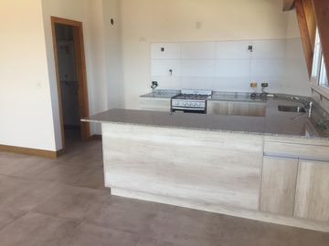 VENTA departamento 2 dormis, 1 cochera, vista al lago centro