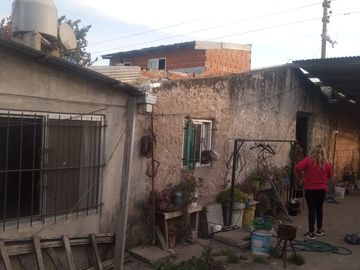 Casa en venta - 5 Dormitorios 3 Baños - 230mts2 - Longchamps