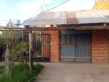 Casa en venta - 5 Dormitorios 3 Baños - 230mts2 - Longchamps