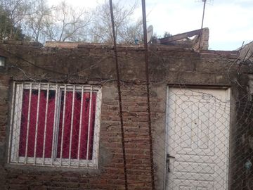 Casa en venta - 5 Dormitorios 3 Baños - 230mts2 - Longchamps