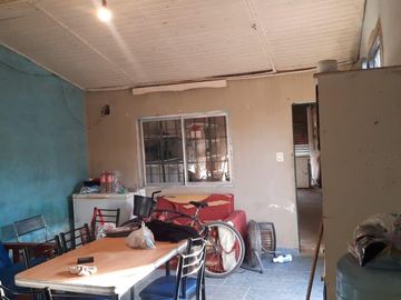 Casa en venta - 5 Dormitorios 3 Baños - 230mts2 - Longchamps